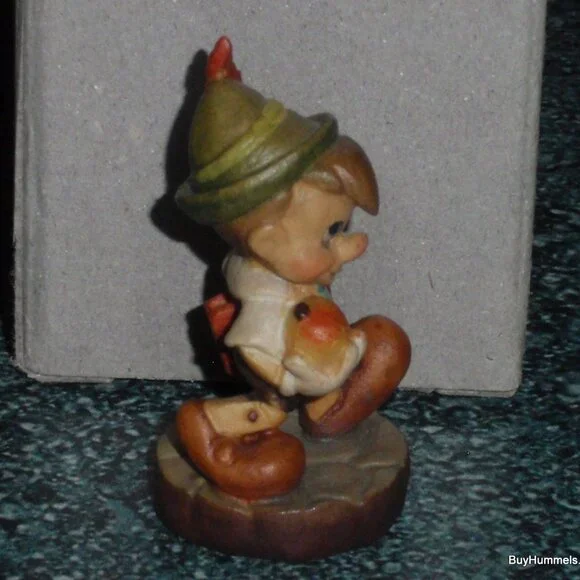 ANRI DISNEY MINIATURE 2" WOOD CARVING FROM ITALY PINOCCHIO WITH APPLE WITH BOX!